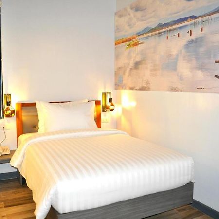 GQ Plaza - Multiple Use Hotel Kalibo Esterno foto