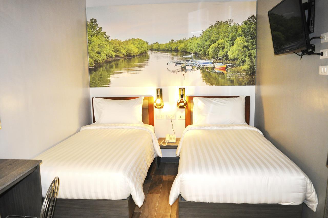 GQ Plaza - Multiple Use Hotel Kalibo Esterno foto