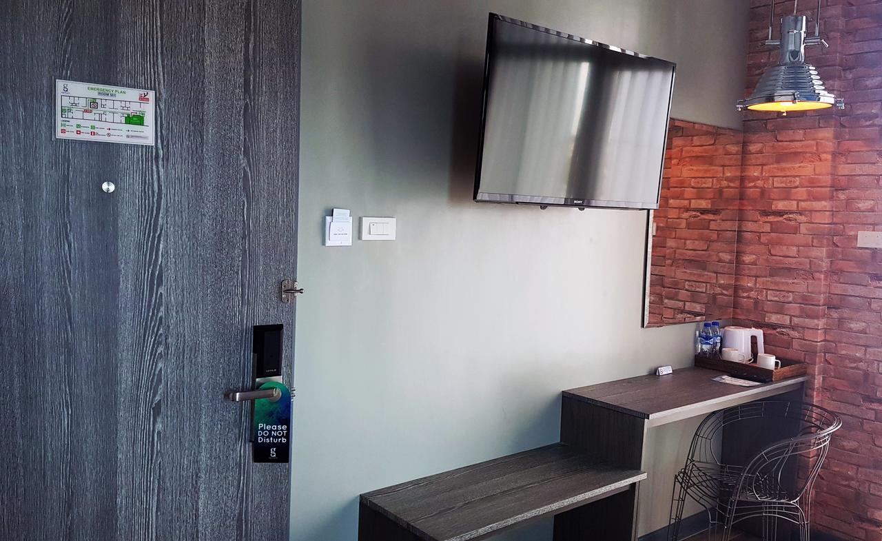 GQ Plaza - Multiple Use Hotel Kalibo Esterno foto