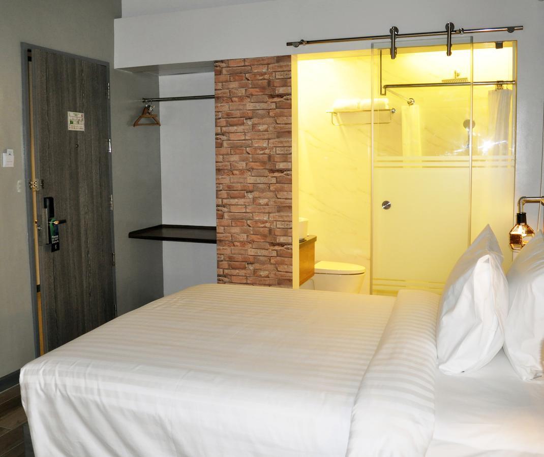 GQ Plaza - Multiple Use Hotel Kalibo Esterno foto