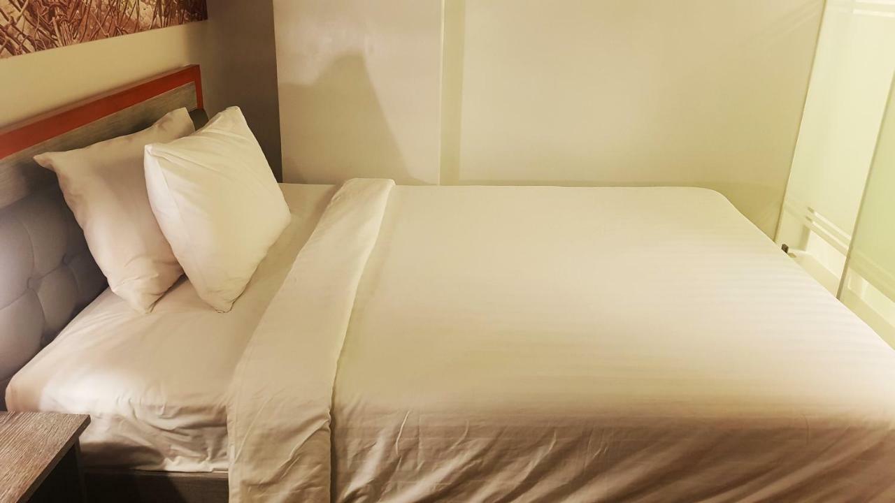 GQ Plaza - Multiple Use Hotel Kalibo Esterno foto